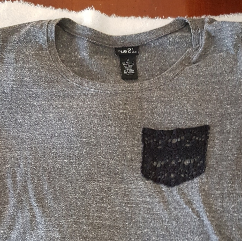Rue 21 large midsleeve top with lace pocket